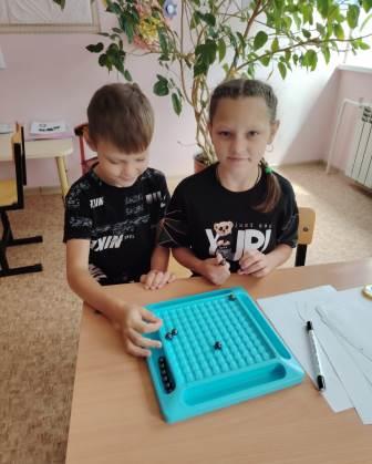 ДЕНЬ НАСТОЛЬНЫХ ИГР В ПРИШКОЛЬНОМ ЛАГЕРЕ «РАДУГА» СЛОБОДСКОГО ФИЛИАЛА.