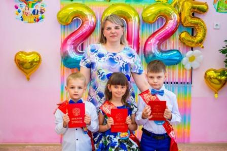 ВЫПУСКНОЙ БАЛ В СЛОБОДСКОМ ФИЛИАЛЕ .